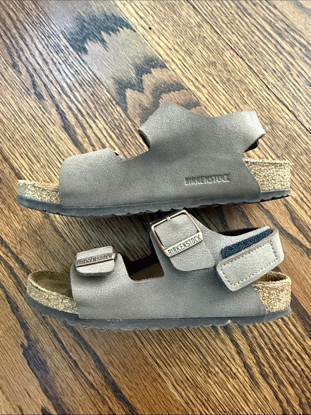 E Birkenstock Kids Double-Strap Taupe Sandals with Metal Buckles